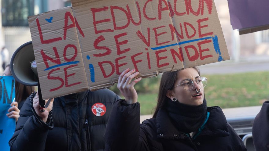La frustración de quedarte sin una plaza de FP pública: "Estoy trabajando de camarera para pagarme la privada"