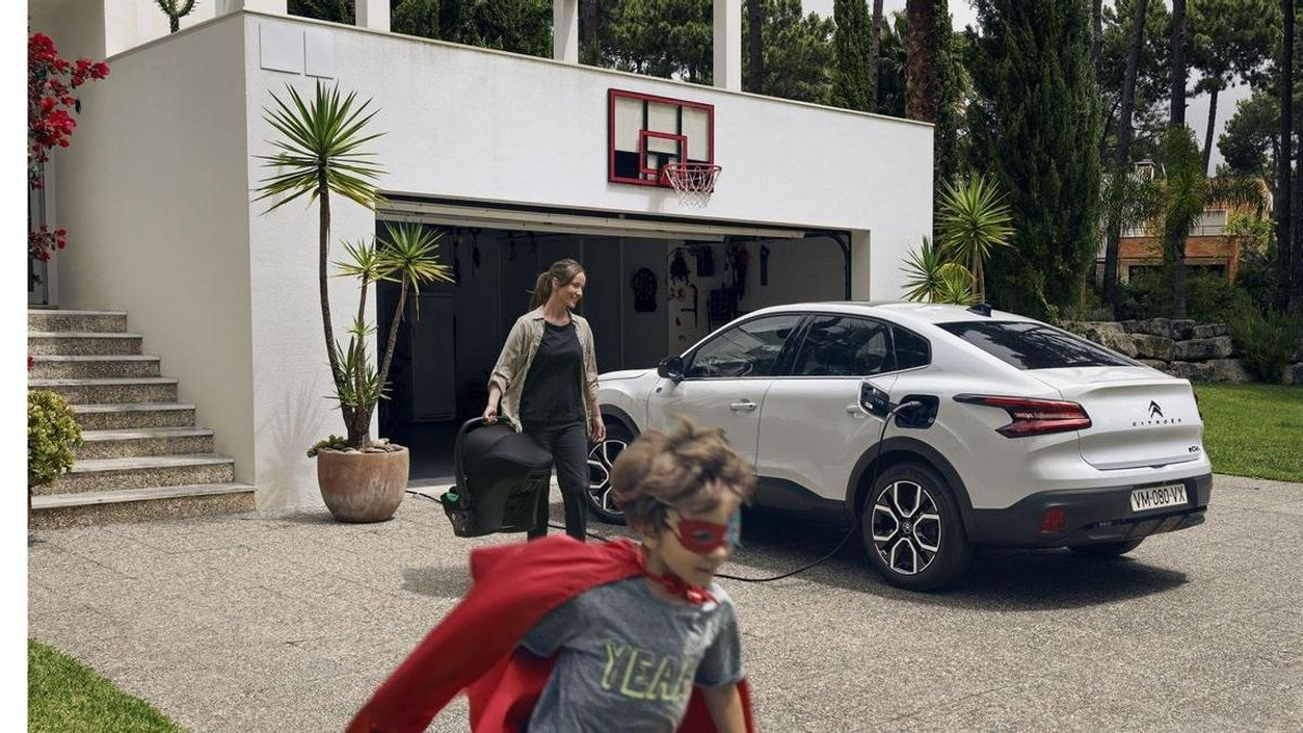 Un Citröen ë-C4 X Electric