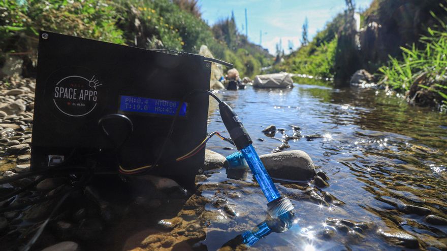Estudiantes bolivianos crean innovador dispositivo que mide la contaminación en el agua