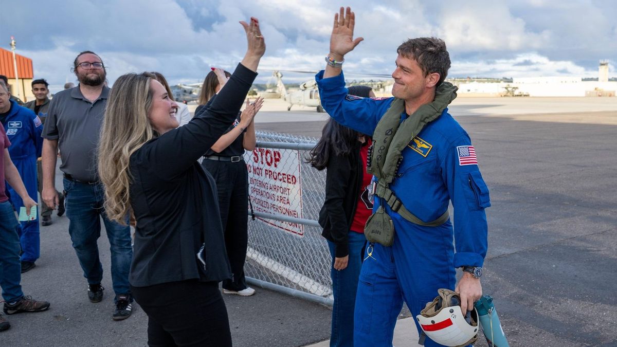 La Luna con los pies de la Tierra