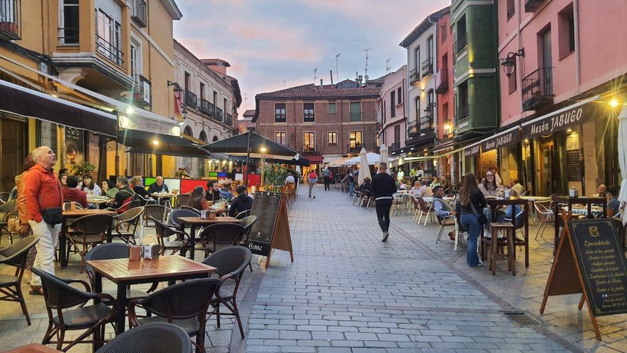 Pasear desnudo no tiene pena legal: los ayuntamientos de León no cuentan con normativa expresa que lo sancione