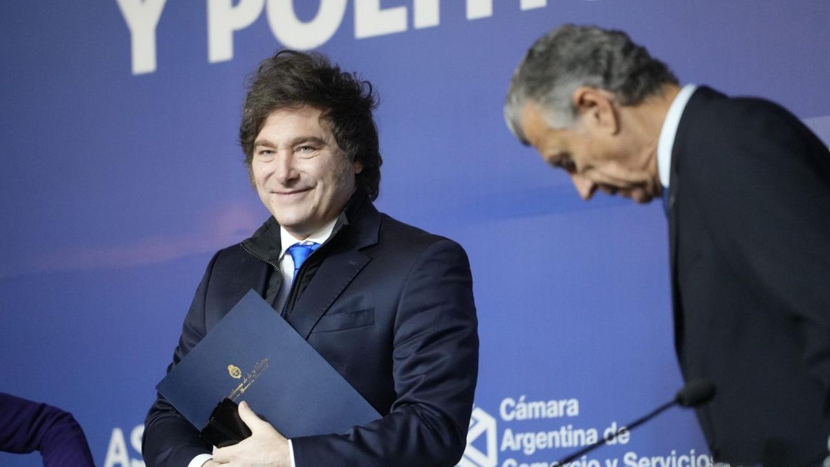 Mario Grinman, titular de la Cámara Argentina de Comercio, y Javier Milei, en el Council of the Americas, el 21 de agosto de 2025