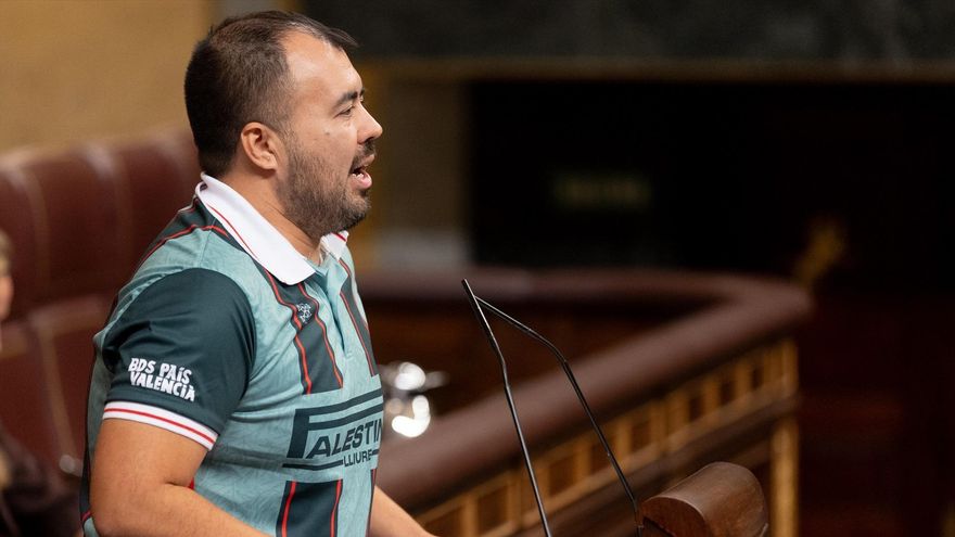 El diputado de Sumar Nahuel González durante su intervención en el Congreso este martes