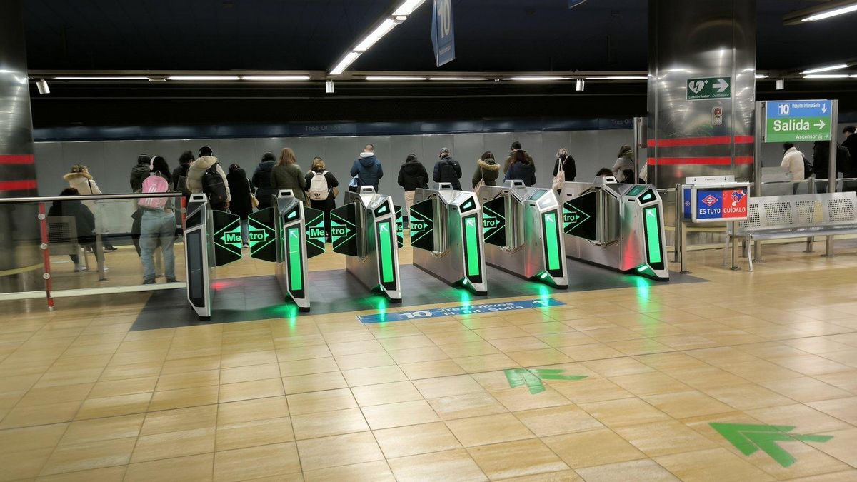 Personal de Metro de Madrid avisa de que vaciar estaciones al atender otras de más demanda "resiente la atención sanitaria"