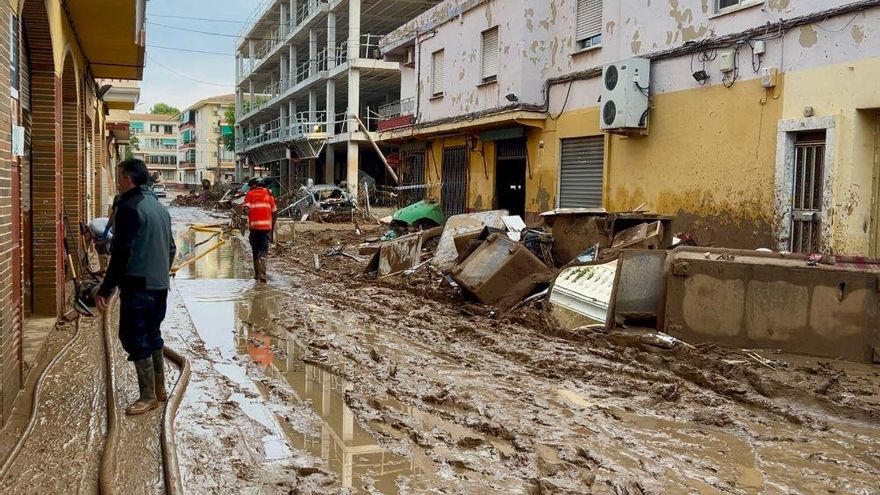 El dispositivo de emergencias de Canarias enviado a Valencia, centrado en el vaciado de garajes