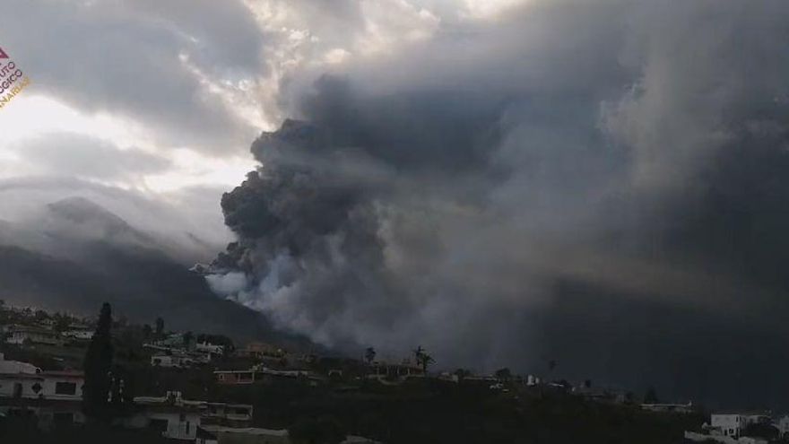 El viento limpia el aire y dirige  los gases y partículas del volcán hacia el suroeste