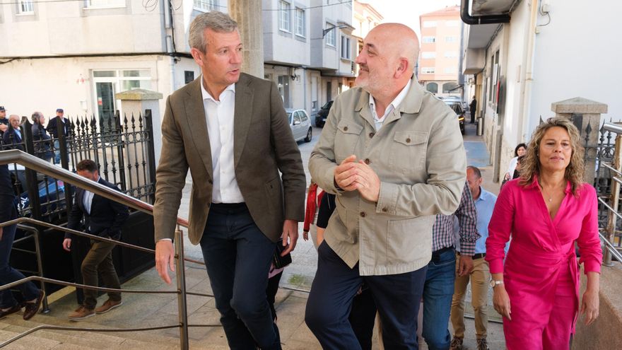 El presidente de la Xunta,  Alfonso Rueda, en el acto de presentación de la mejora del sistema de abasecimiento de agua de Ares (A Coruña).