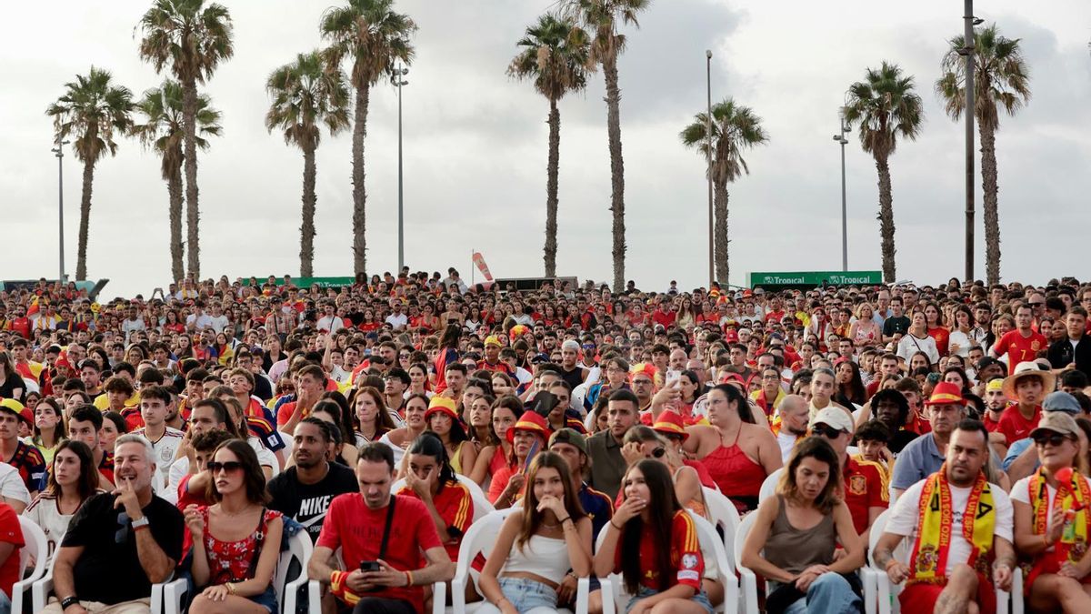 Unas 8.000 personas abarrotaron la Plaza de la Música de Las Palmas de Gran Canaria durante la final España-Argentina