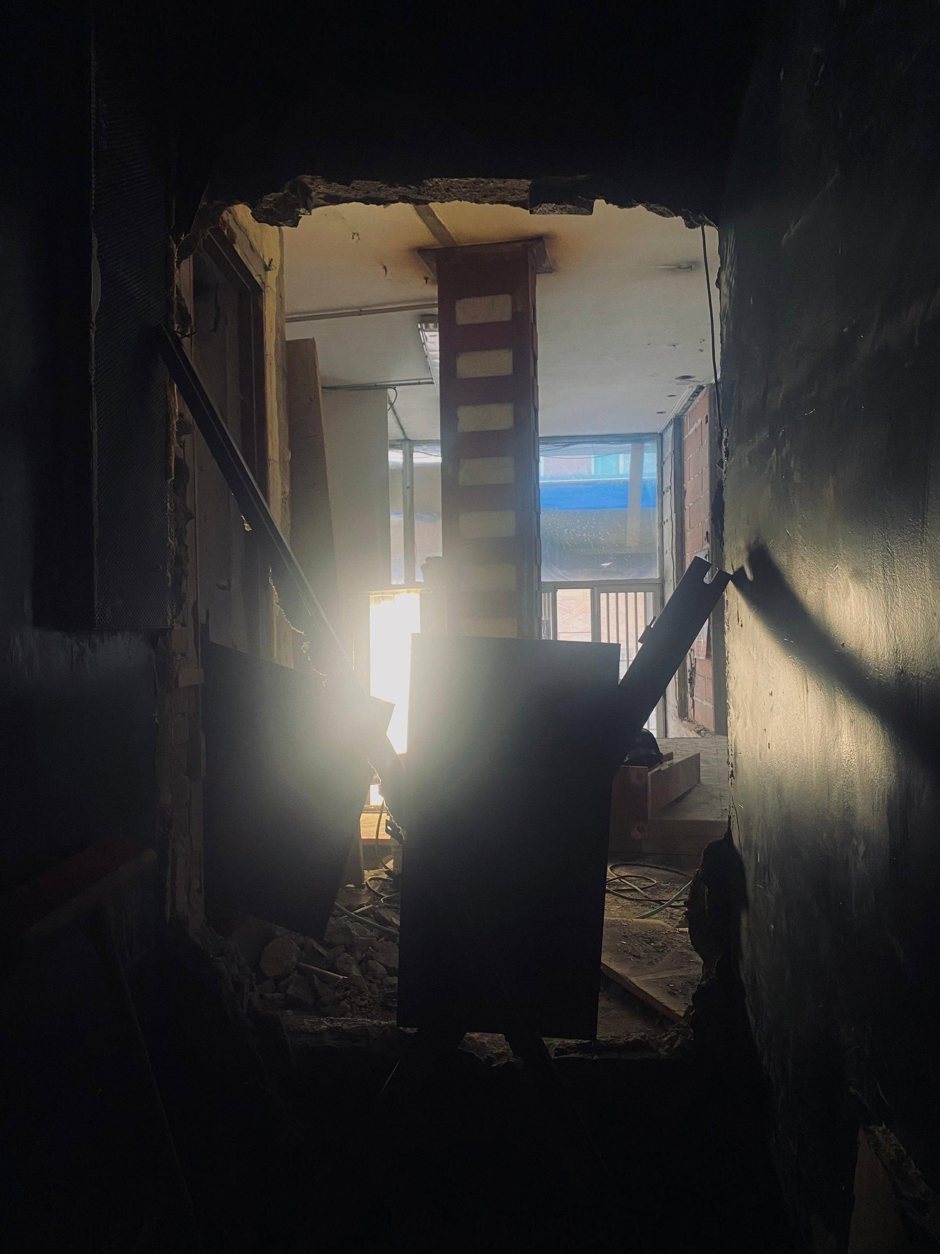 La pared de la vermutería Valentina, derruida.