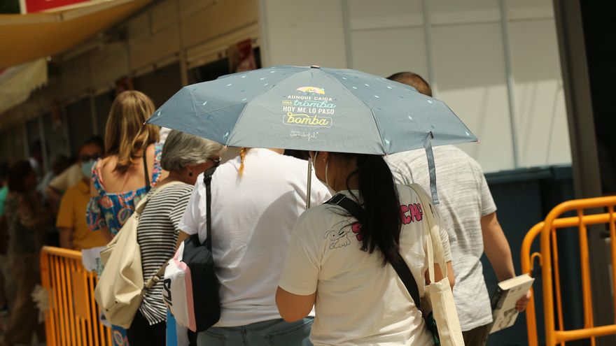 La Feria del Libro de Madrid se arma de medidas contra el calor y cubrirá parte del recorrido con lonas
