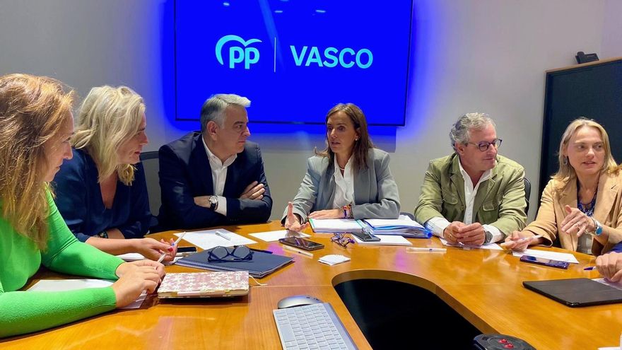 El PP busca un hueco en la oposición vasca con críticas económicas a la gestión de Pradales