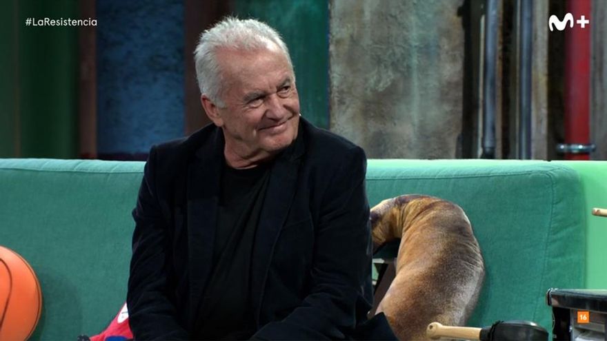 Víctor Manuel pide un "libro de estilo" para que las preguntas clásicas de 'La Resistencia' no caigan "en el edadismo"