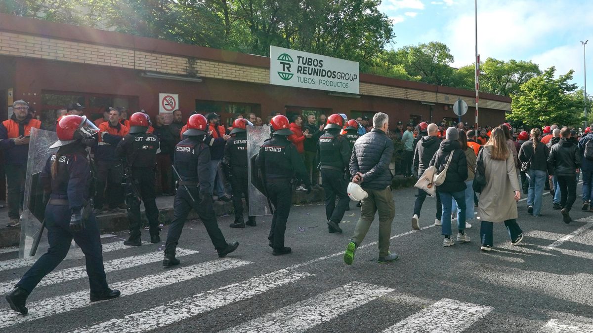El 25% de la plantilla de Tubos Reunidos vota volver al trabajo mientras la mayoría del comité se reafirma en la huelga