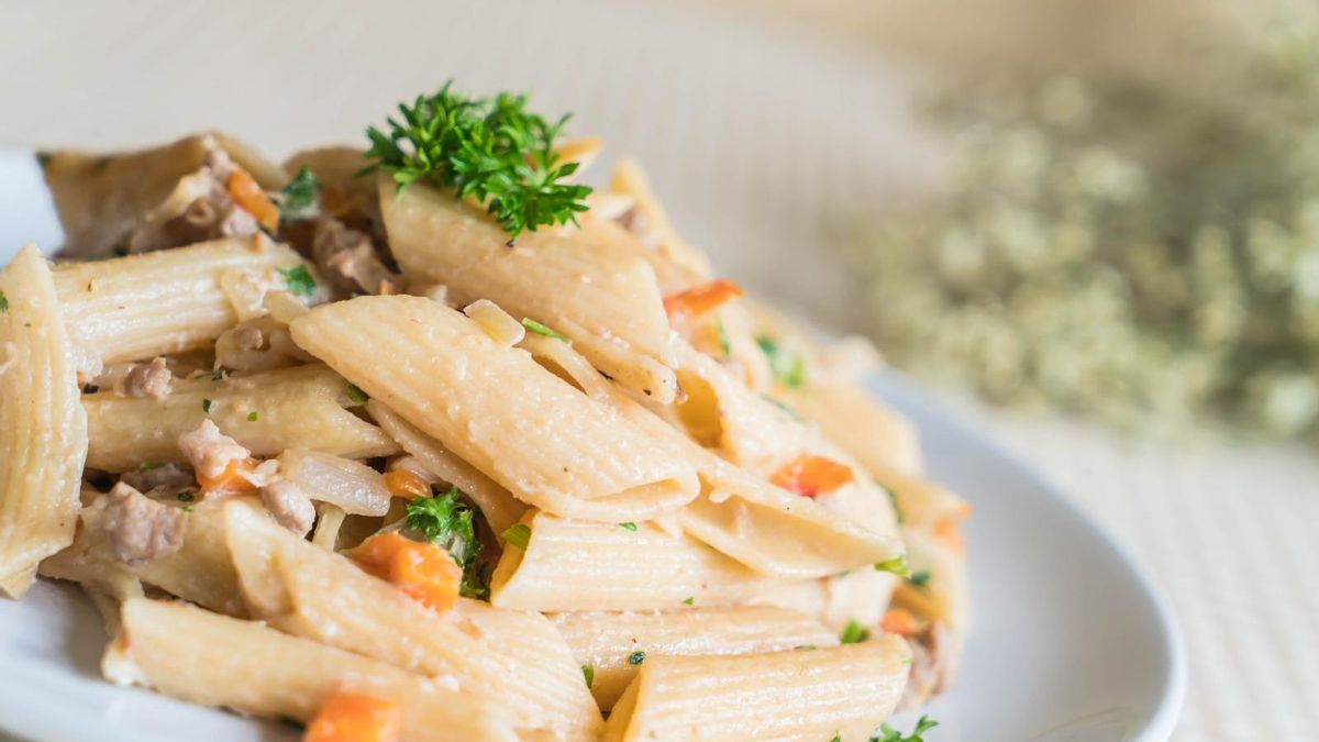 Con pocos ingredientes y una buena pasta tendrás este plato listo en un tiempo record