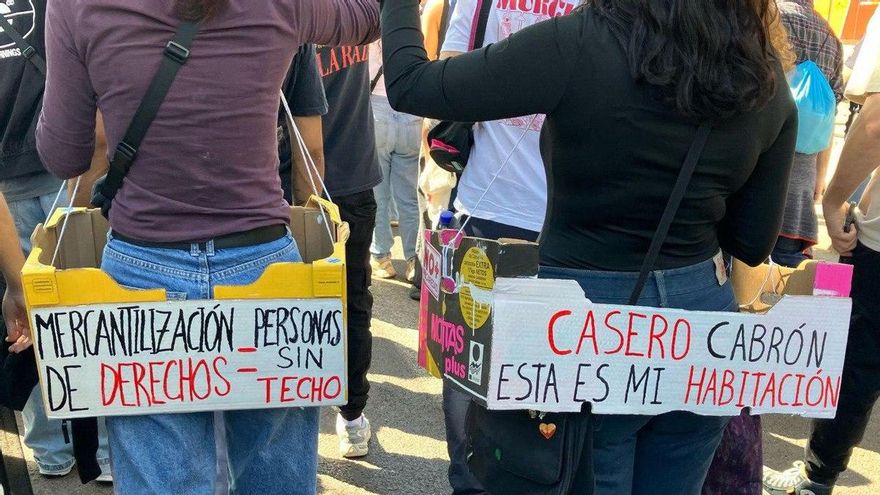 Mensajes de protesta en la manifestación de Murica, este sábado