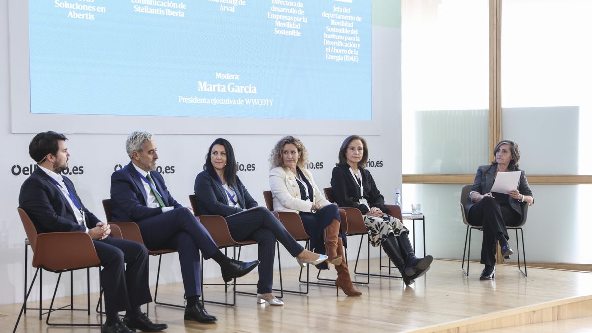 Mesa 'Movilidad urbana y vehículo eléctrico: construyendo las ciudades del futuro'