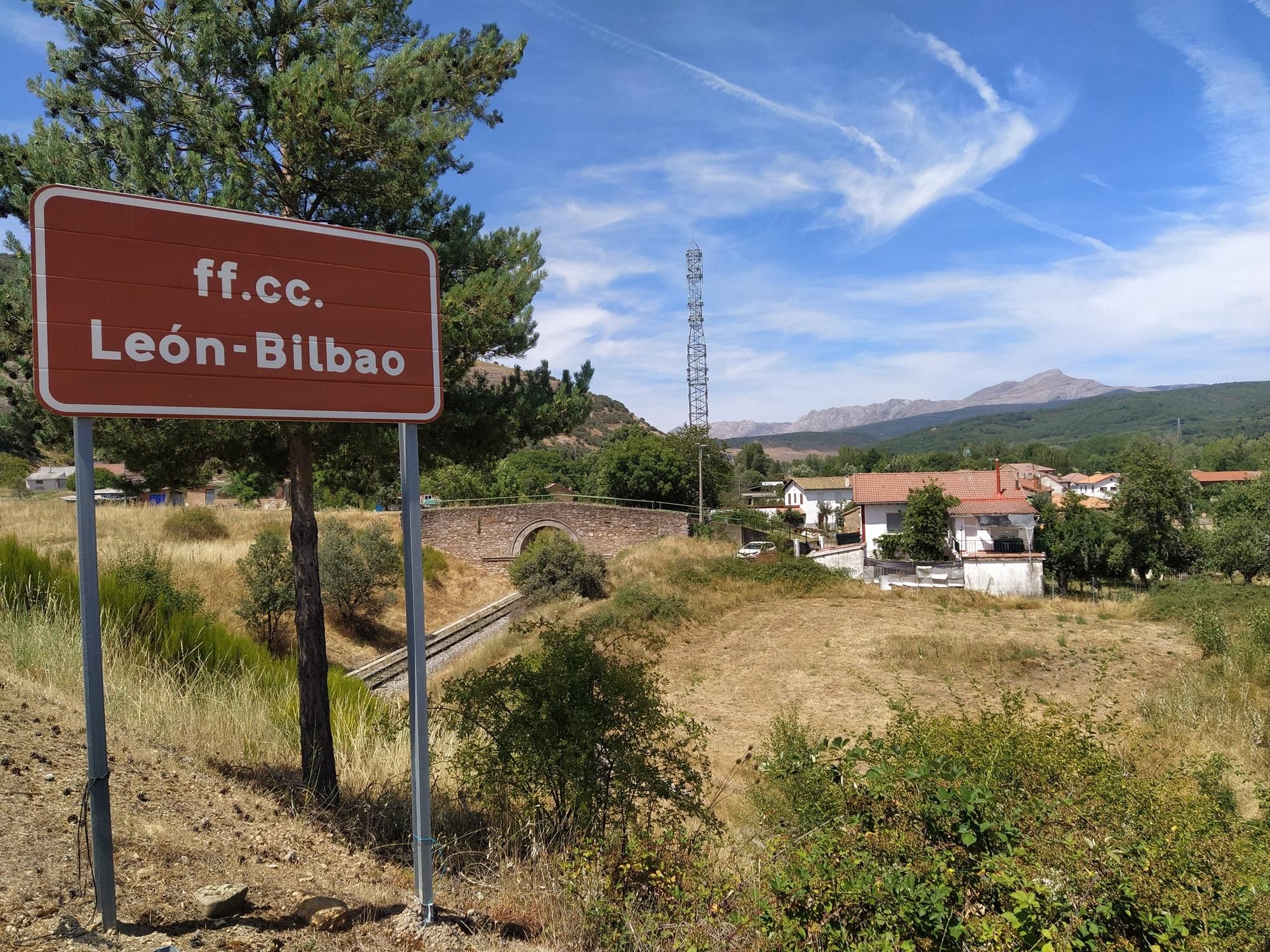 La línea de Feve León-Bilbao, el famoso tren de Matallana.