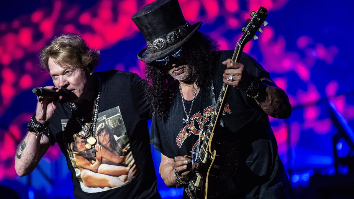 Axl Rose y Slash, integrantes de Guns N' Roses.