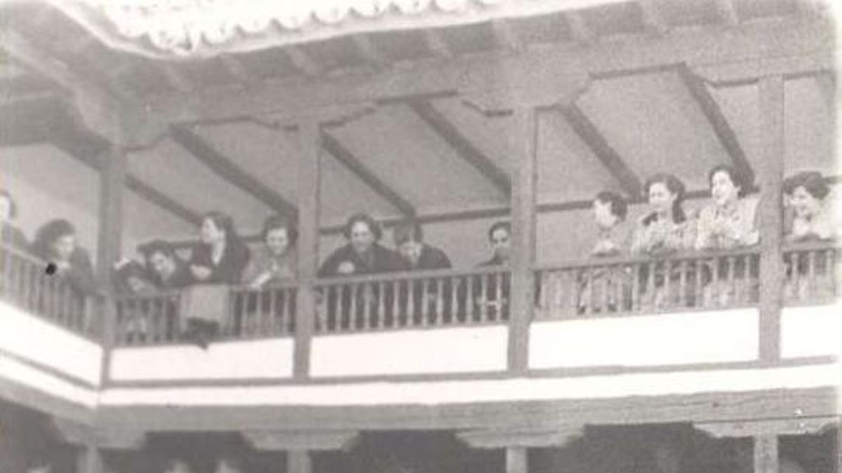 Arriba, zona de las mujeres