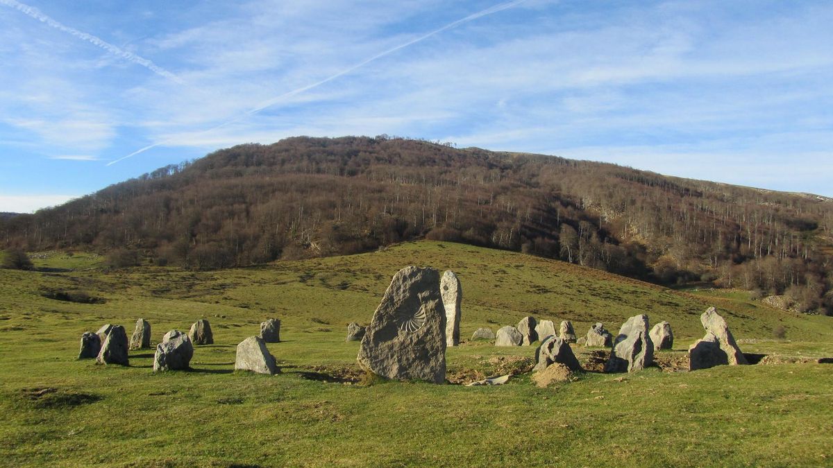Las cimas de Irati cuentan con una extensa colección de monumentos megalíticos prehistóricos.