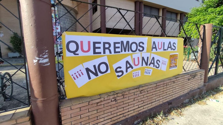 La comunidad educativa de Sevilla exige el cumplimiento de la ley de bioclimatización: "Tienen que soportar temperaturas de hasta 40º"