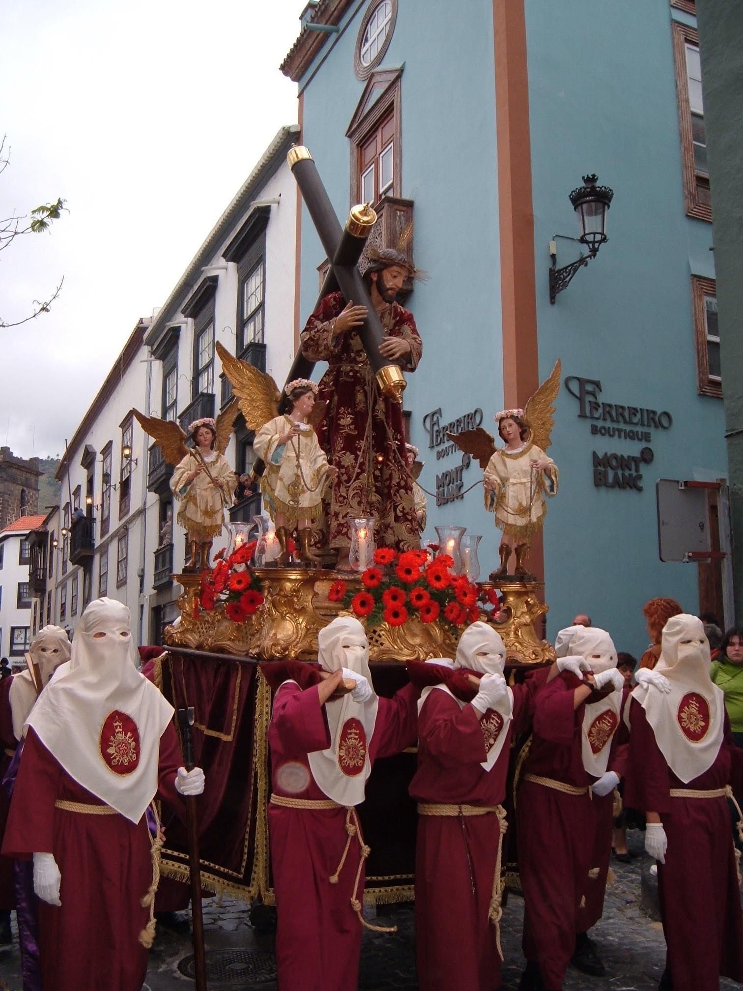 El Nazareno en la procesión del Miércoles Santo. J.R. ESCUDERO