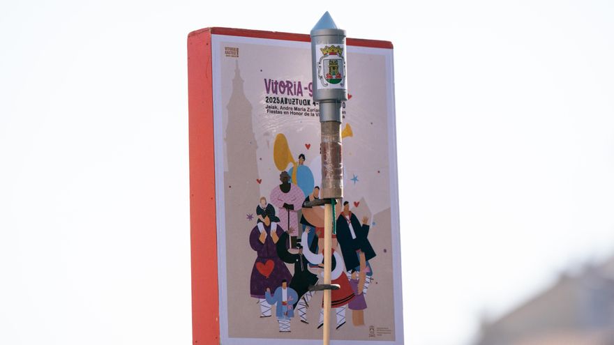Un Celedón sobrevolando Nueva York semanas antes del 11S: un libro recoge la historia de los carteles festivos de Vitoria