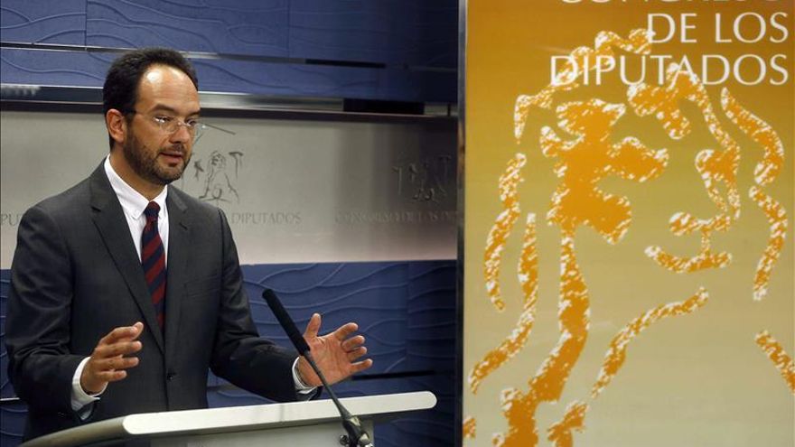 Hernando (PSOE) recalca que la religión se podrá dar en horario extraescolar