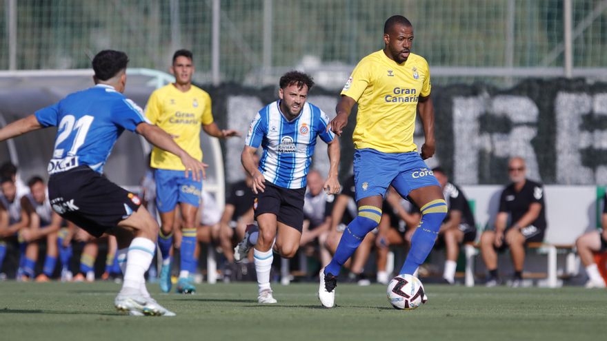 La UD Las Palmas empata frente a un Primera en su primer compromiso de pretemporada
