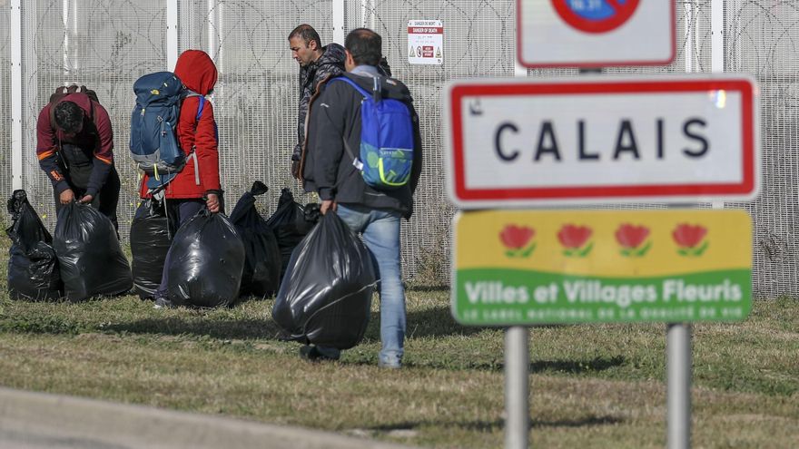 Hablan los traficantes de migrantes de Calais: "Damos las gracias a tu gobierno por llenarnos los bolsillos"