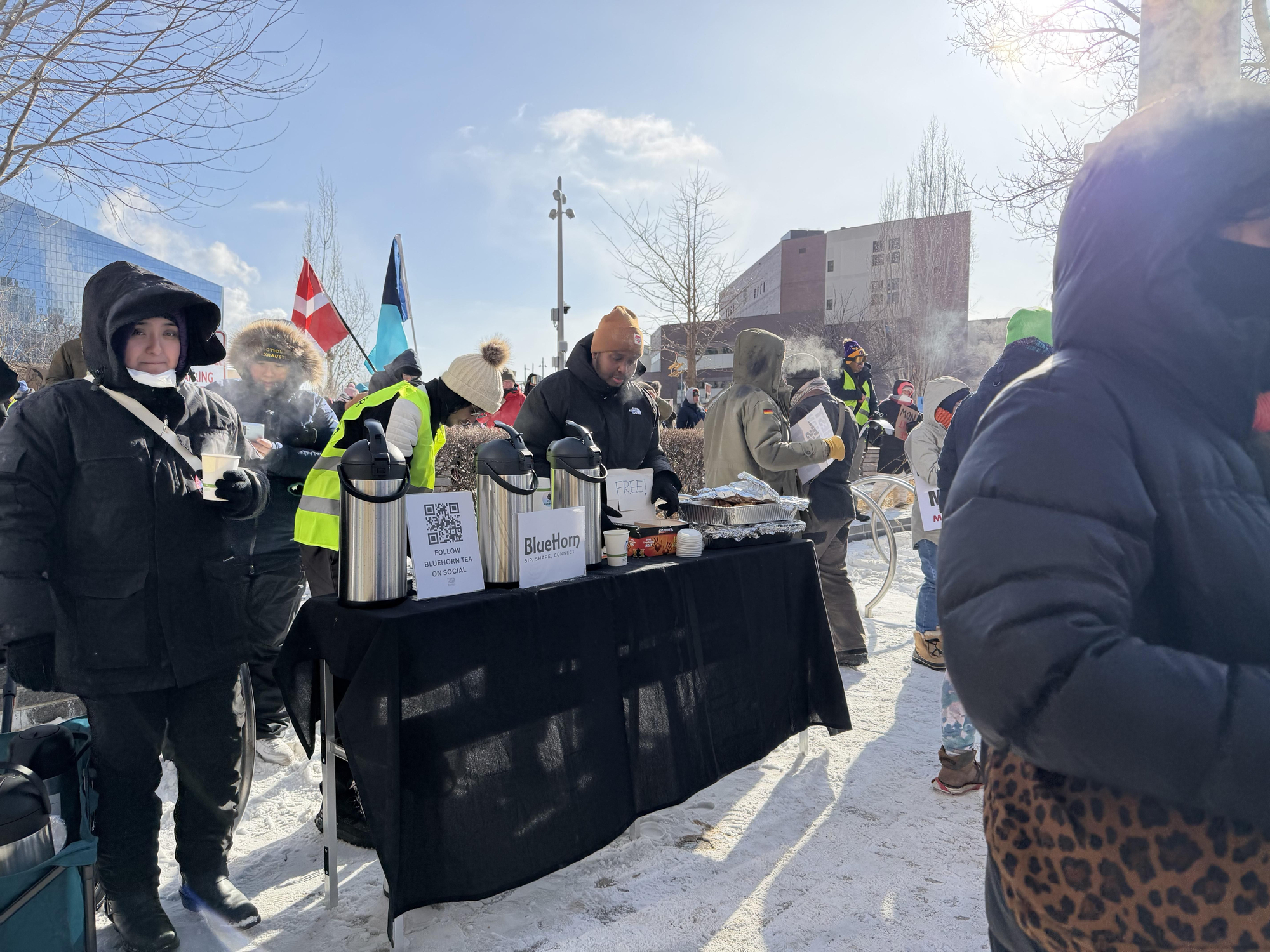 Puesto de víveres en la manifestación contra el ICE de Minneapolis, el 23 de enero de 2026.