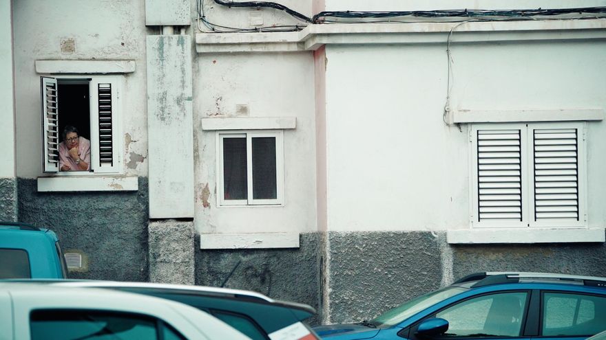 El nuevo episodio de 'Informe Trópico' analiza la vida en los barrios populares de Canarias y cómo estos espacios influyen en la vida de las personas