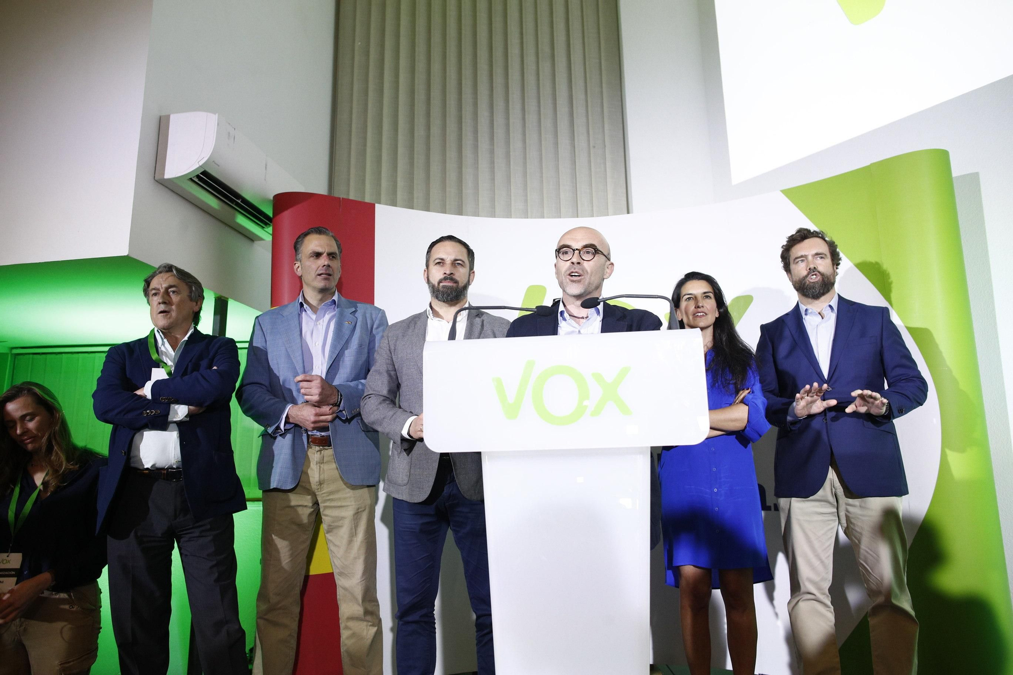 El cabeza de lista de VOX al Parlamento Europeo, Jorge Buxadé, declara tras conocer los resultados de las elecciones del 26M.