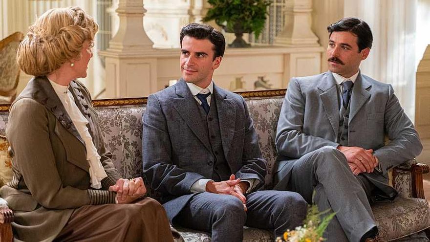 Manuel recibe a Abel, su amigo médico