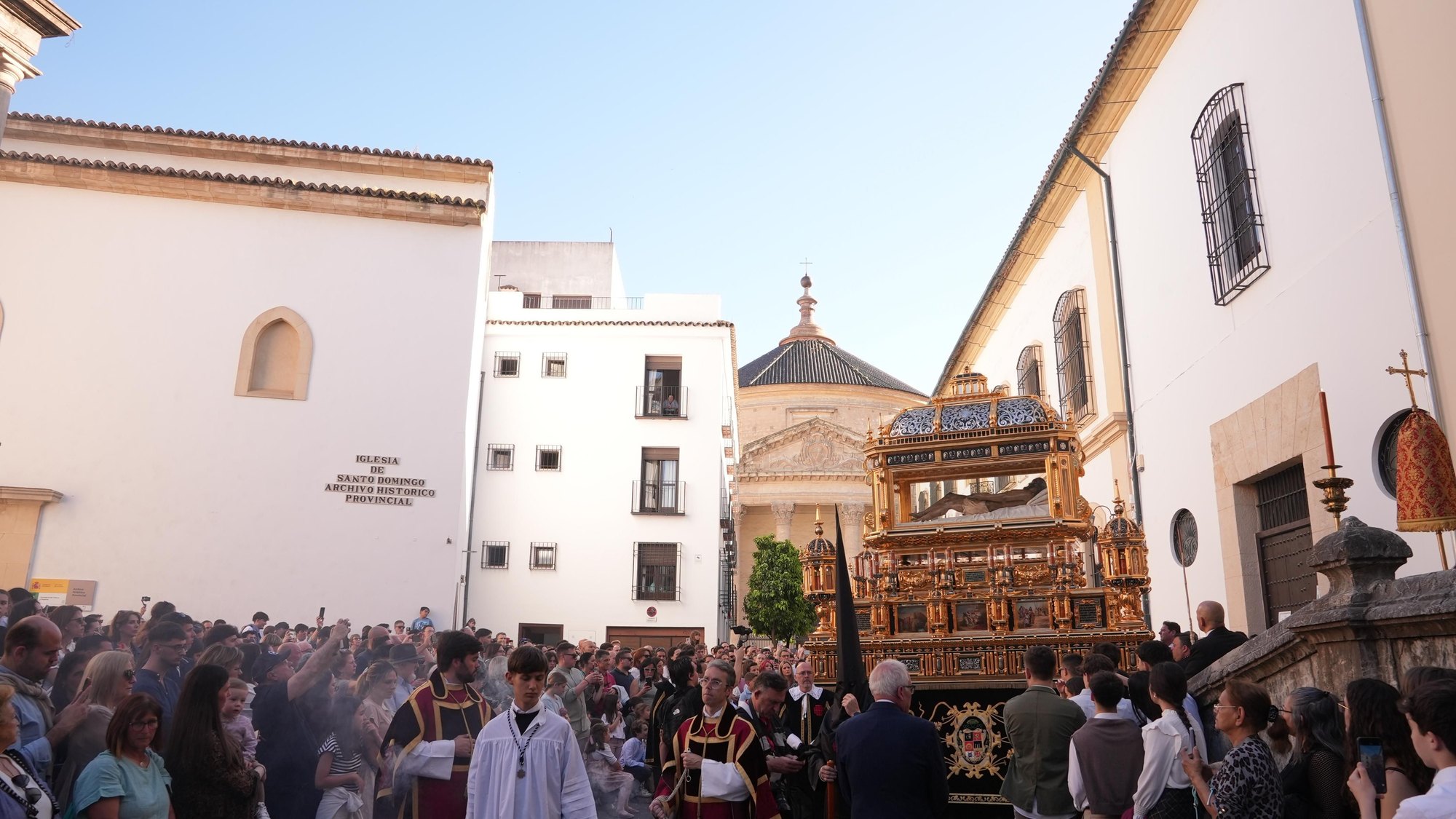 La procesión de la Hermandad del Santo Sepulcro, en imágenes