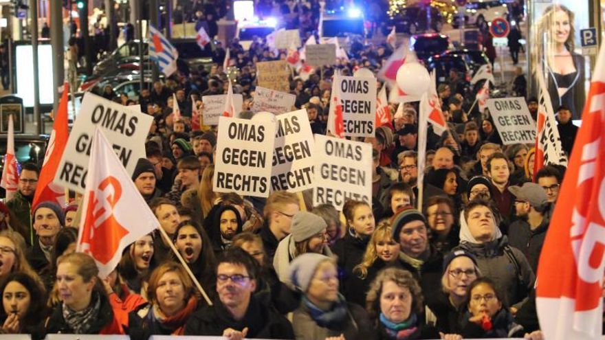 Activistas alemanes abren una web para denunciar a los ultraderechistas ante sus jefes