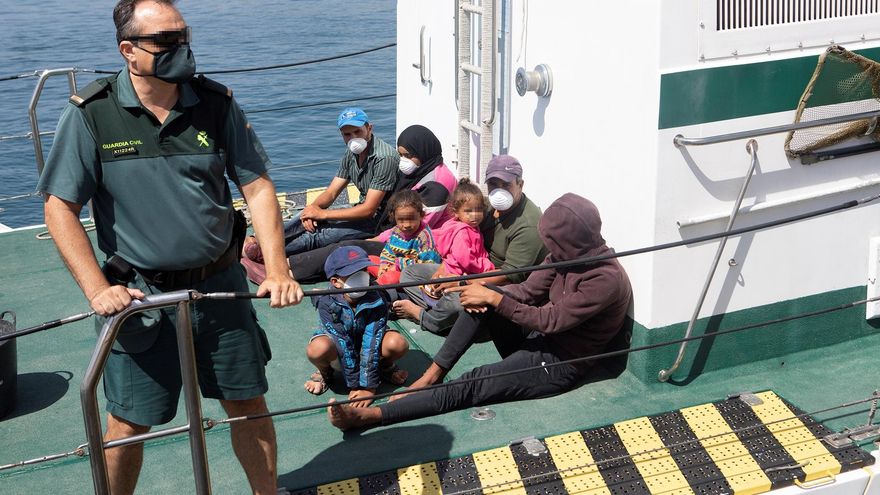 El goteo de migrantes a las costas de la Península continúa con 153 personas