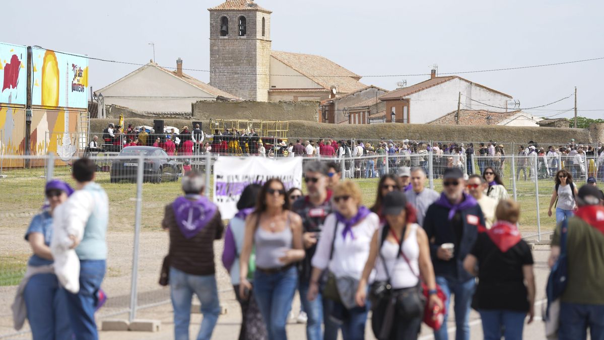 De cubrir políticos y picar texto a bailar jotas: así se vive desde dentro el Día de Castilla y León en la campa Villalar