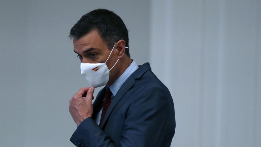 El presidente del Gobierno, Pédro Sánchez, a su llegada a la presentación del Plan de Recuperación, Transformación y Resilencia PERTE, para el desarrollo del vehículo eléctrico y conectado, en el Palacio de La Moncloa. EFE/Javier Lizón