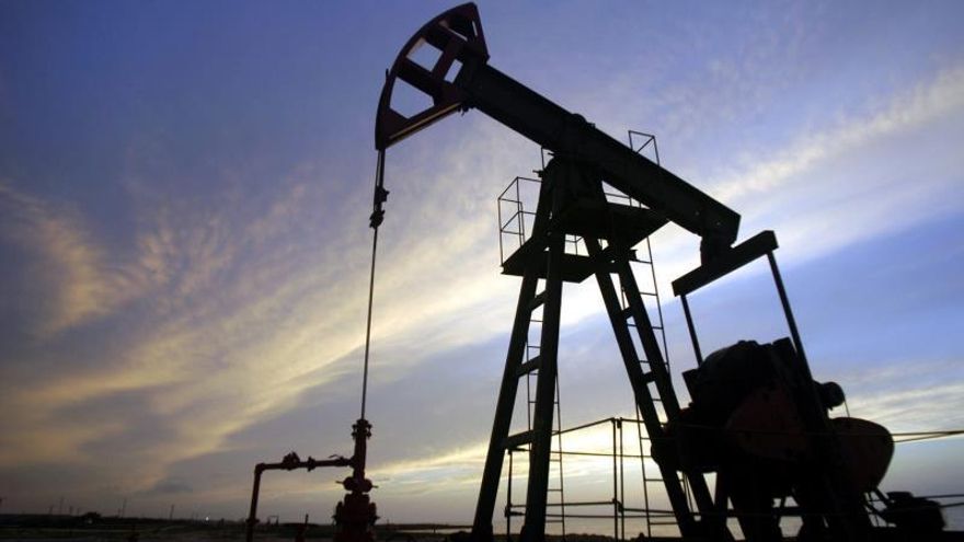 El petróleo alternó ganancias y pérdidas, para finalmente descender levemente pese al optimismo sobre el esperado acuerdo comercial de fase uno entre China y EE.UU.