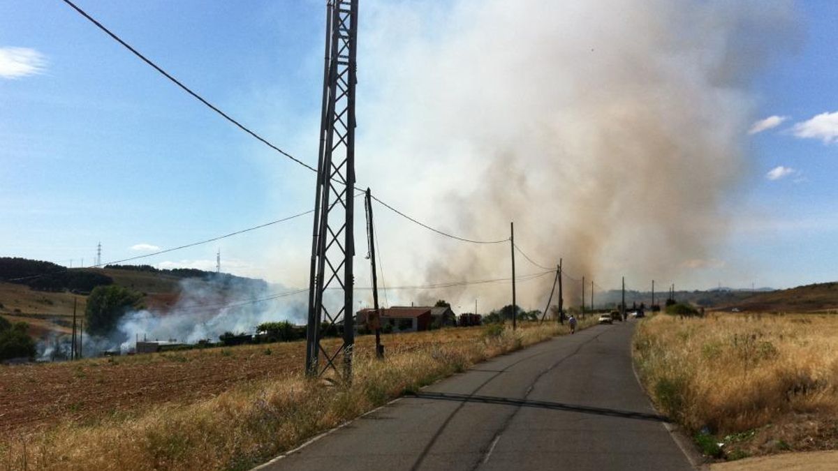 Tres incendios forestales originados este jueves, en Sahagún, Veguellina de Órbigo y el Pajariel en Ponferrada