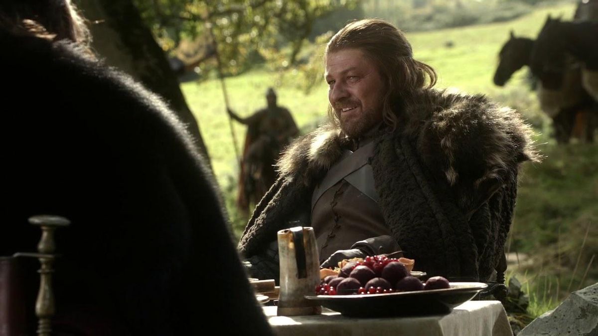 Ned Stark conversa con Robert Baratheon en la primera temporada de 'Juego de tronos'