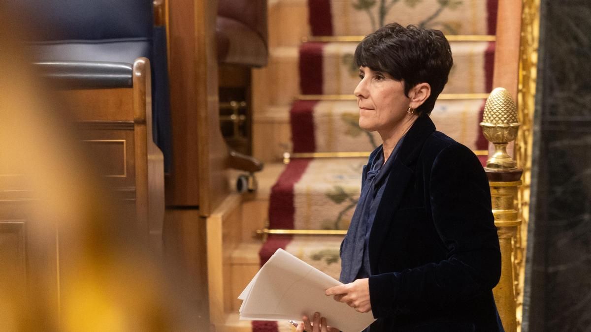 La portavoz del PNV en el Congreso, Maribel Vaquero, durante una sesión plenaria extraordinaria, en el Congreso de los Diputados, a 15 de enero de 2026, en Madrid (España).