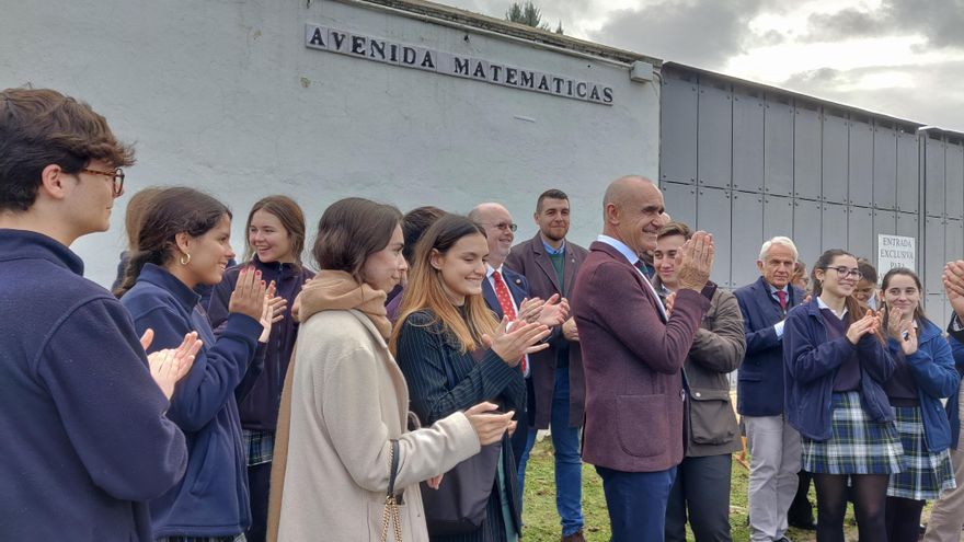 De una propuesta "friki" en clase a un proyecto de ciudad: Sevilla incorpora la Avenida Matemáticas a su callejero