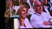 María Dolores de Cospedal escucha al nuevo presidente del PP de Castilla-La Mancha, Paco Núñez