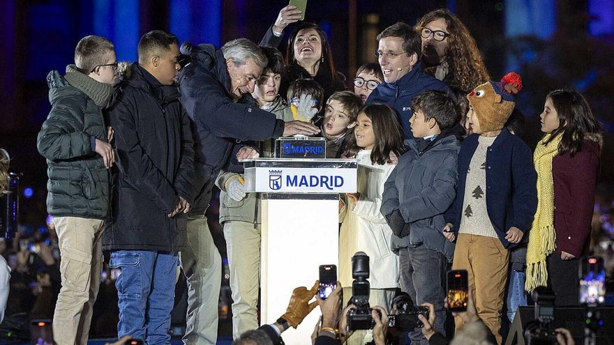 Madrid enciende su Navidad con un grandioso espectáculo ante 150.000 personas