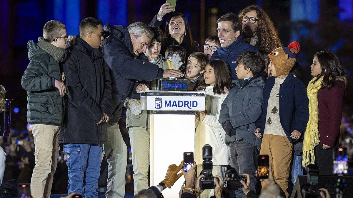 Madrid enciende su Navidad con un grandioso espectáculo ante 150.000 personas