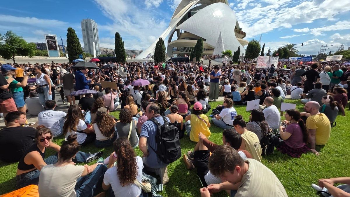 Un momento de la manifestación por la vivienda celebrada este sábado en València.