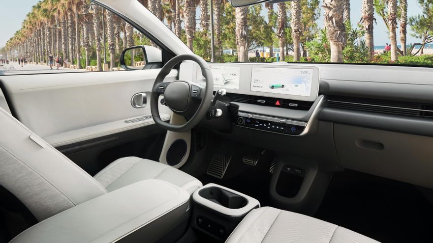 El Ioniq 5 emplea con profusión materiales reciclados y/o de bajo impacto ambiental.