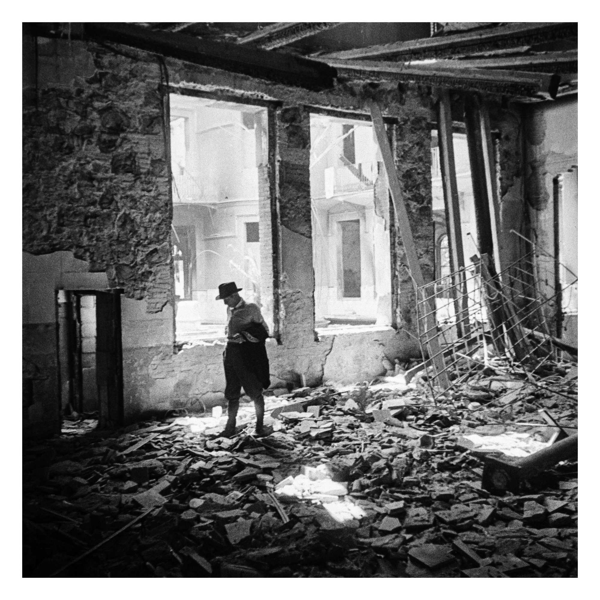 Antoni Campañà. Sin título [Iglesia de la Concepción]. Calle Girona, Barcelona, 1936-1937. Arxiu Campañà